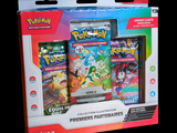 deux paquets de cartes à collectionner Pokémon dans la boîte