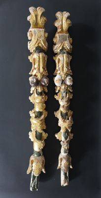 Paire d'éléments en bois sculpté et peint de palmettes et fr… - Photo 1