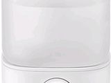 un gros plan d'un humidificateur sur fond blanc