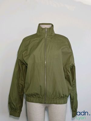 une image d'une veste sur un mannequin mannequin mannequin mannequin mannequin mannequin mannequin mannequin mannequin mann