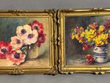 deux tableaux représentant des fleurs dans un vase et un vase de pensées