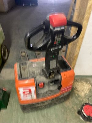 Transpalette TOYOTA En panne (batterie ?)