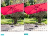 deux photos d'un parapluie rouge posé sur un plancher en bois