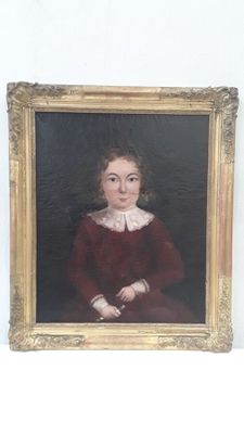 portrait d'une jeune fille en robe rouge, dans un cadre doré