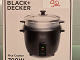 Cuiseur à riz Black & Decker, dans sa boîte, exposé en magasin