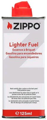 une bombe de carburant pour briquet Zippo sur fond blanc