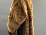 un manteau de fourrure marron pour femme sur un mannequin, un mannequin, un mannequin, un mannequin, un mannequin, un mannequin, un mannequin, un mannequin, un mannequin, un mannequin, un mannequin, un mannequin, un mannequin, un mannequin, un mannequin, un mannequin, un mannequin, un mannequin, un mannequin, un mannequin, un mannequin, un mannequin, un mannequin, un mannequin, un mannequin, un mannequin, un mannequin, un mannequin, un mannequin, un mannequin, un mannequin, un mannequin,