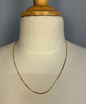 a gold chain necklace on a mannequin mannequin mannequin mannequin mannequin mannequin mannequin mannequin manne