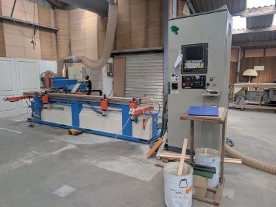 a machine that is working on a piece of wood