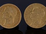 deux souverains d'or, dont l'un est orné d'une tête et l'autre d'une couronne