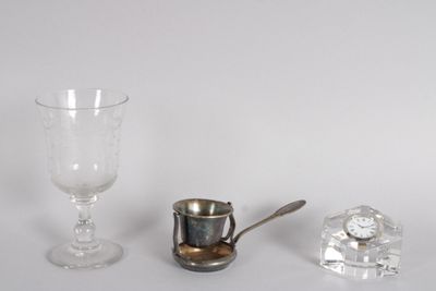 pendulette de bureau Villeroy et Boch, verre à pied gravé, e…