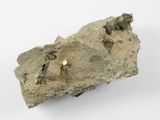 un gros plan d'un morceau de roche posé sur une surface blanche