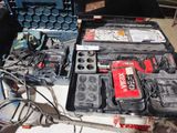 de nombreux types d'équipements électroniques différents dans un boîtier