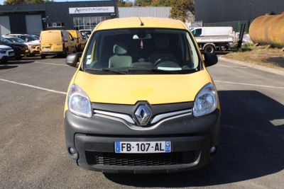 une camionnette jaune et noire garée sur un parking