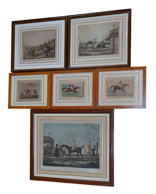 quatre photos encadrées représentant des chevaux et des jockeys accrochées au mur