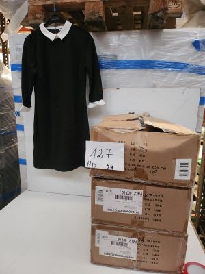 Lot de 54 robes marque La City, col blanc, articles neufs.