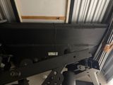 une grande machine installée dans une pièce