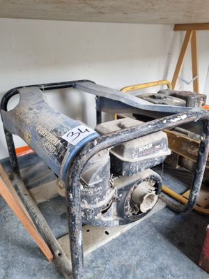une machine placée au milieu d'une pièce