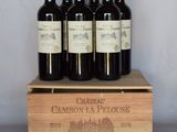 six bouteilles de vin dans un coffret en bois sur une table