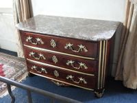 COMMODE en placage de palissandre à façade légèrement bombée… (photo 6)