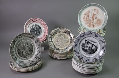 a lot of plates that are stacked on top of each other