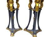 paire de pieds de table noirs et dorés, surmontés d'une tête de lion