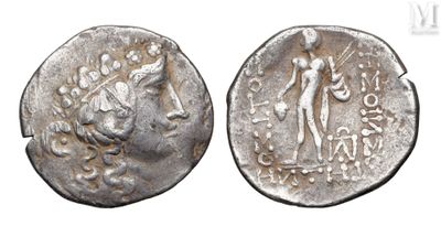 a close up of a coin with an image of a man on it