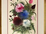 tableau représentant un bouquet de fleurs dans un cadre doré accroché au mur