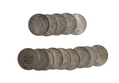 a lot of coins that are on the table