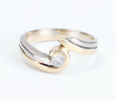 an image of a gold and silver ring with a diamond
