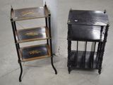 deux tables ornées de motifs dorés et noirs