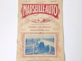 la couverture d'un magazine sur laquelle figure la photo d'un homme au volant d'une voiture