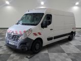 la photo d'une camionnette blanche garée dans un garage