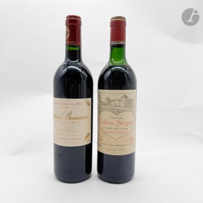 deux bouteilles de vin posées l'une à côté de l'autre sur une table