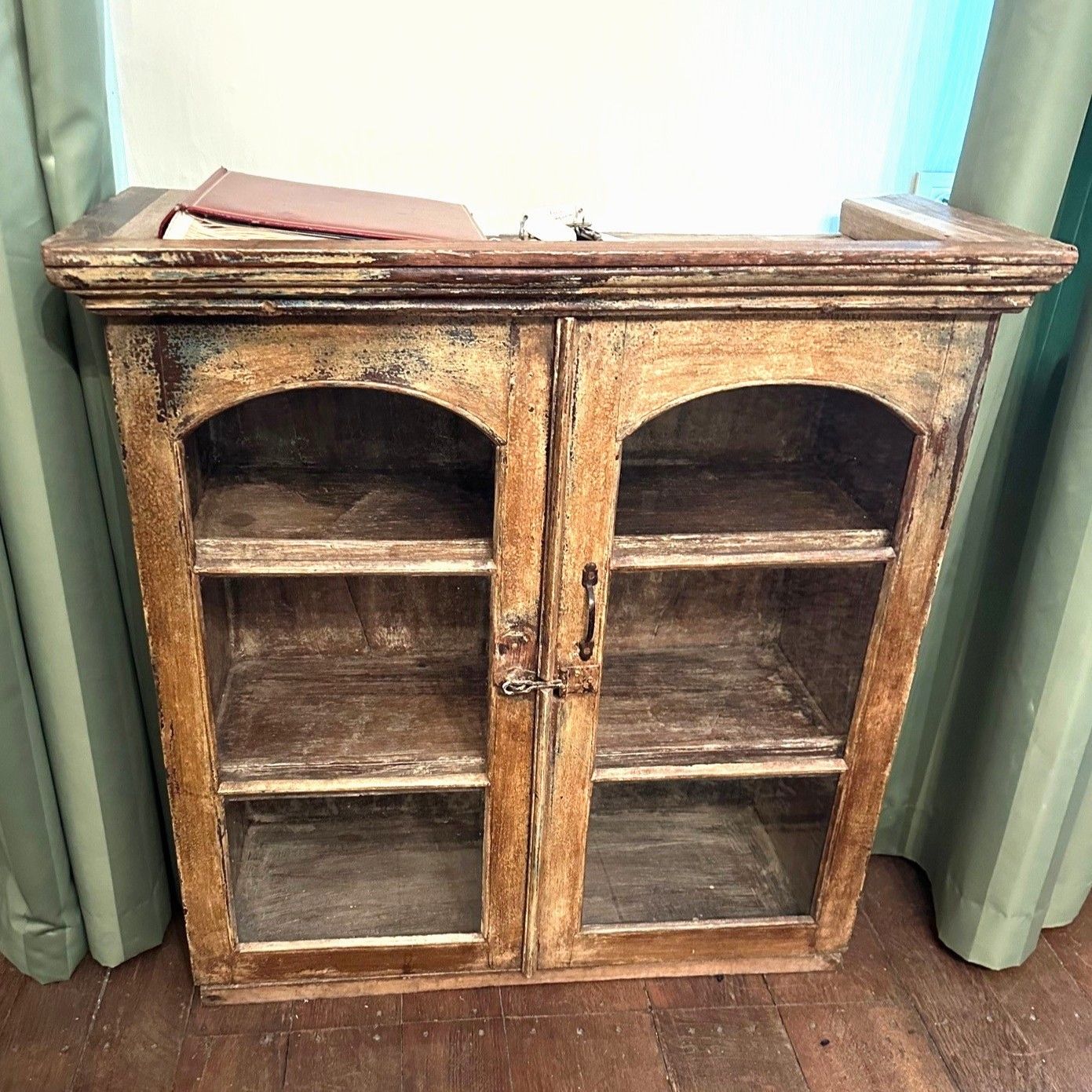 Objets d'art & Curiosités