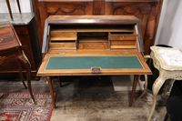Bureau à abattant en bois naturel mouluré, style Louis XVI (photo 2)