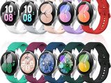 plusieurs montres connectées de différentes couleurs sur fond blanc