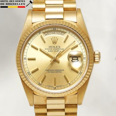 une photo d'une montre Rolex en or dont le cadran comporte des chiffres romains