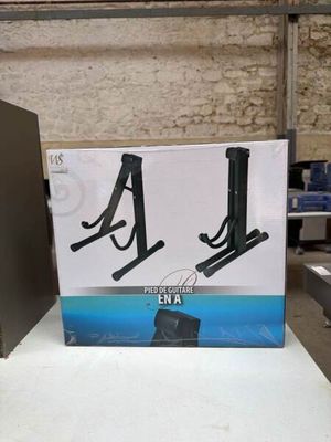 Un support de guitare en A. État neuf Accessoires et élément…
