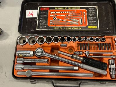 1 caisse à douilles GEFOM Incomplète