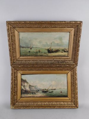 deux tableaux encadrés représentant des bateaux sur l'eau et un bateau au loin