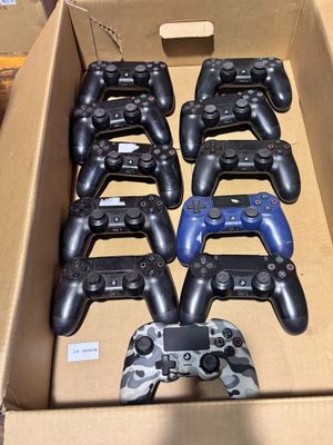 LOT DE MANETTES PLAYSATION 4 - - Photo 1