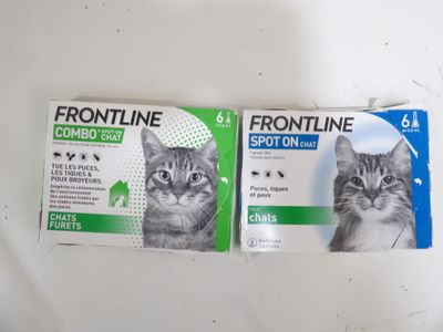 deux boîtes de Frontline Spot-On pour chats posées sur une surface blanche