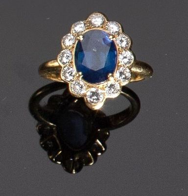 Bague ovale en saphir et diamants