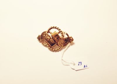 a picture of a gold brooch with a chain around it