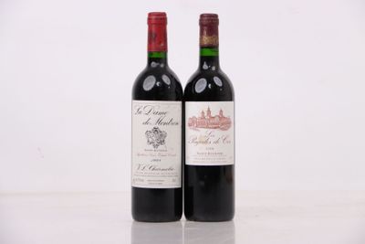 deux bouteilles de vin rouge posées l'une à côté de l'autre sur une table