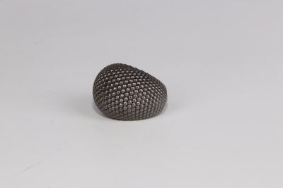 Dalia argent 925 ml Bague dôme granité en argent noirci .