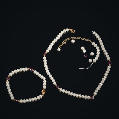 Parure composée d'un collier et d'un bracelet, alternant per…