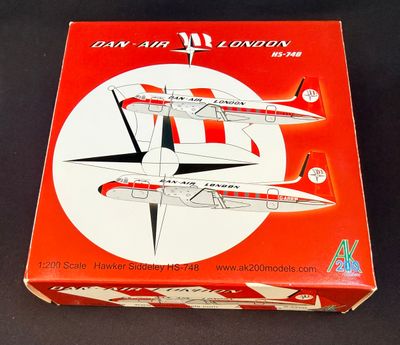 une boîte sur laquelle figure une maquette d'avion