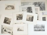 beaucoup de vieilles photos sur la table